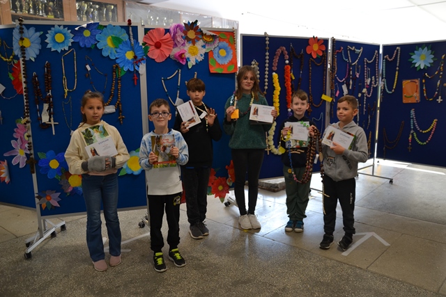 uczniowie i ich prace