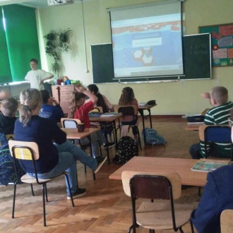 Zajęcia prowadzone przez uczniów na temat bezpiecznego internetu