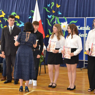 gratulacje od pani dyrektor dla uczniów i rodziców (7)