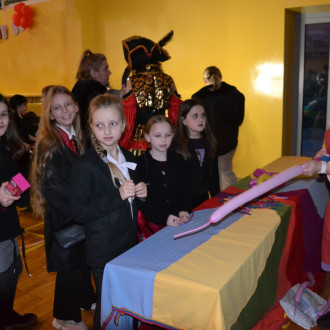 kręcenie postaci z balonów