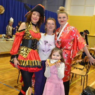 rodzice również przebrani