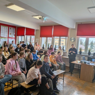DBI spotkanie uczniów z funkcjonariuszami Policji