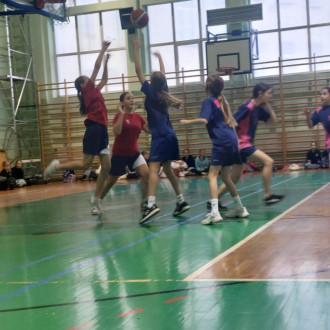 Gra dziewcząt