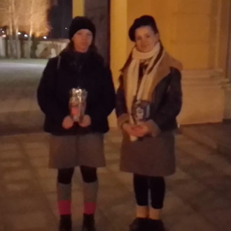 Wolontariusze przed kościołem Dominikanów